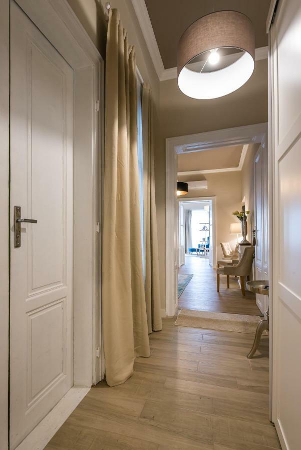 H75 Apartments Kosice Centre Стая снимка