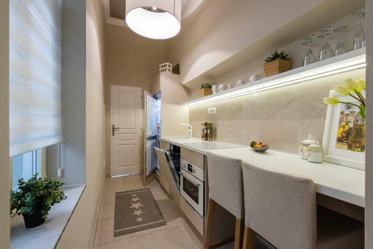 H75 Apartments Kosice Centre Стая снимка